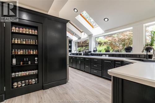 3 Pine Crest Road, Chatham, ON - Indoor