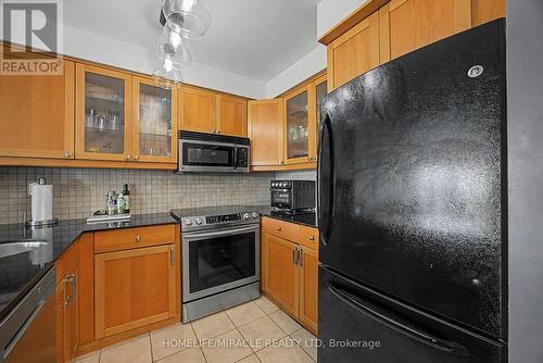 2603 - 2269 Lakeshore Boulevard W, Toronto, ON - Indoor Photo Showing Kitchen