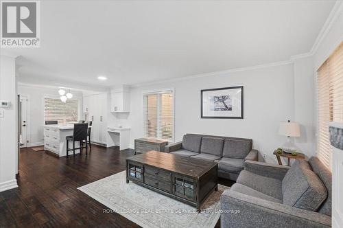 5185 Bunton Crescent, Burlington, ON - Indoor Photo Showing Living Room