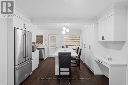 5185 Bunton Crescent, Burlington, ON - Indoor Photo Showing Kitchen