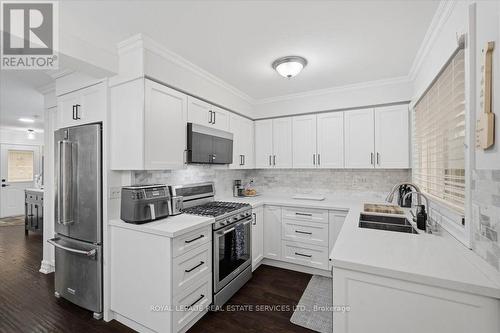 5185 Bunton Crescent, Burlington, ON - Indoor Photo Showing Kitchen With Stainless Steel Kitchen With Double Sink With Upgraded Kitchen