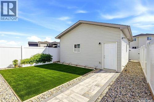 5121 Buckingham Drive E, Regina, SK - Outdoor