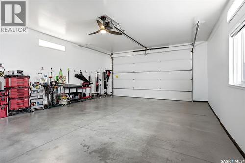 5121 Buckingham Drive E, Regina, SK - Indoor Photo Showing Garage