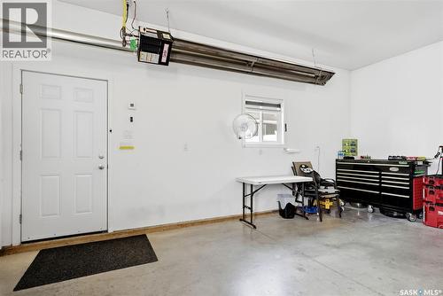 5121 Buckingham Drive E, Regina, SK - Indoor Photo Showing Garage