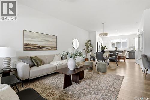 5121 Buckingham Drive E, Regina, SK - Indoor Photo Showing Living Room