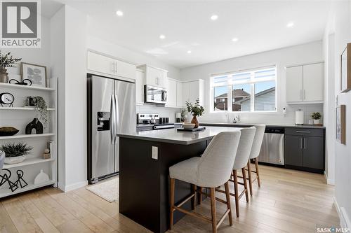 5121 Buckingham Drive E, Regina, SK - Indoor Photo Showing Kitchen With Stainless Steel Kitchen With Upgraded Kitchen