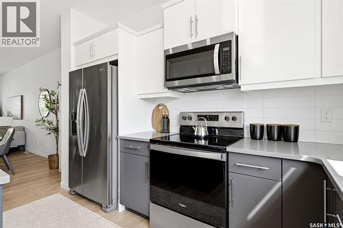 5121 Buckingham Drive E, Regina, SK - Indoor Photo Showing Kitchen With Stainless Steel Kitchen With Upgraded Kitchen