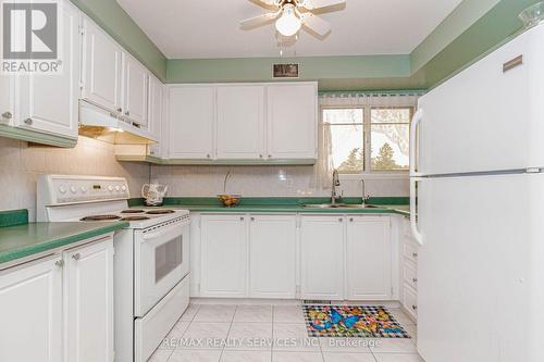47 Dawson Crescent, Brampton, ON - Indoor Photo Showing Kitchen