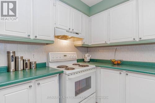 47 Dawson Crescent, Brampton, ON - Indoor Photo Showing Kitchen