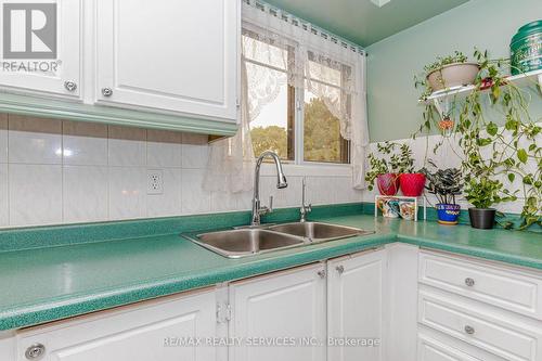 47 Dawson Crescent, Brampton, ON - Indoor Photo Showing Kitchen With Double Sink