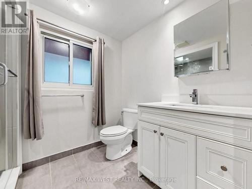 41 Burnview Crescent, Toronto, ON - Indoor Photo Showing Bathroom