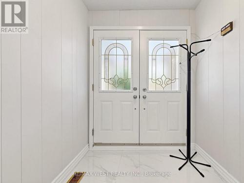 41 Burnview Crescent, Toronto, ON - Indoor Photo Showing Other Room