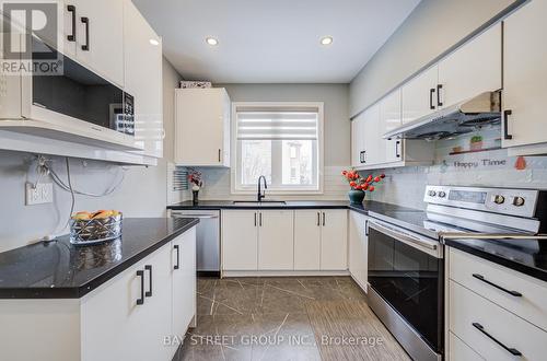 52 Leitchcroft Crescent, Markham, ON - Indoor Photo Showing Kitchen With Upgraded Kitchen