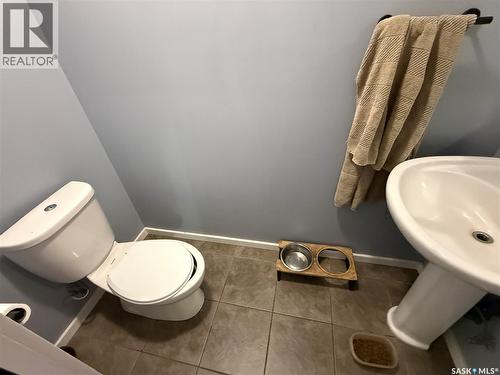 802 Park Avenue, Weyburn, SK - Indoor Photo Showing Bathroom