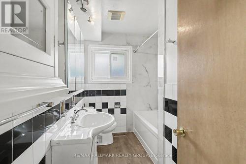 2067 Bangor Street, Ottawa, ON - Indoor Photo Showing Bathroom