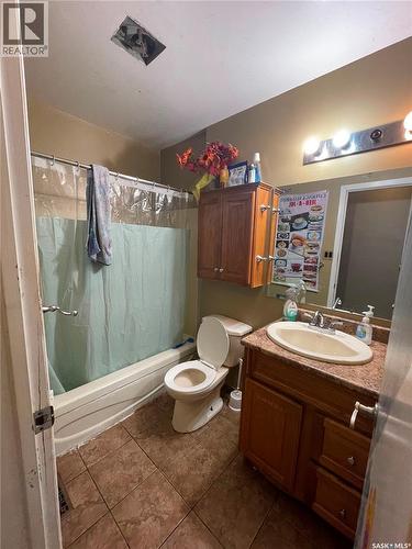 330 Acadia Drive, Saskatoon, SK - Indoor Photo Showing Bathroom
