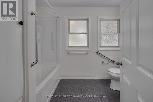 459 Riverside Drive, London North (North N), ON - Indoor Photo Showing Bathroom
