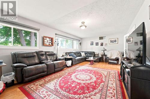 23 Newton Crescent, Deep River, ON - Indoor Photo Showing Living Room