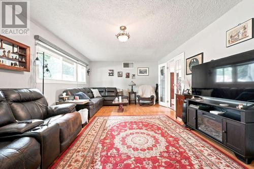 23 Newton Crescent, Deep River, ON - Indoor Photo Showing Living Room