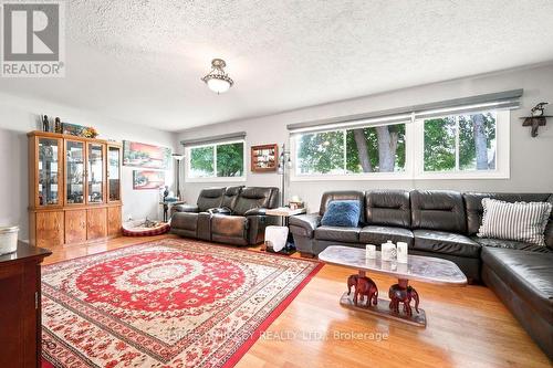 23 Newton Crescent, Deep River, ON - Indoor Photo Showing Living Room