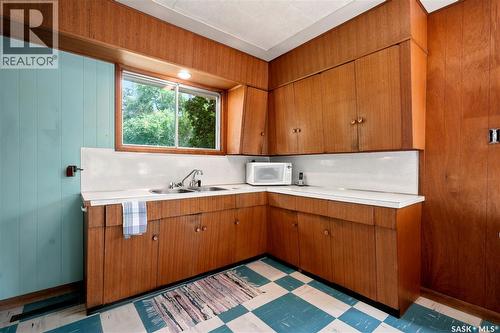 1632 9Th Avenue N, Saskatoon, SK - Indoor Photo Showing Kitchen With Double Sink