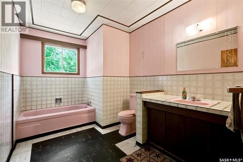 1632 9Th Avenue N, Saskatoon, SK - Indoor Photo Showing Bathroom