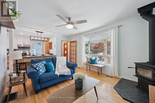 80 Memorial Crescent, Guelph (Junction/Onward Willow), ON - Indoor Photo Showing Living Room