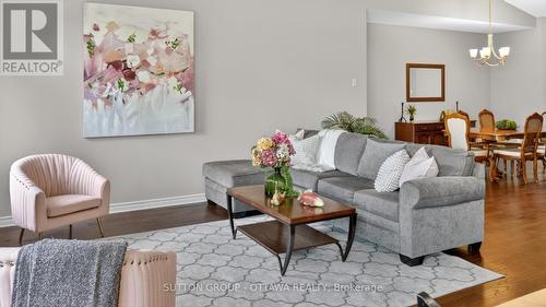 104 Passageway Private, Ottawa, ON - Indoor Photo Showing Living Room