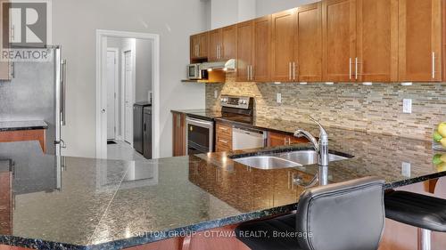 104 Passageway Private, Ottawa, ON - Indoor Photo Showing Kitchen With Double Sink