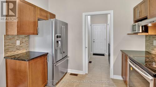 104 Passageway Private, Ottawa, ON - Indoor Photo Showing Kitchen