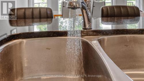 104 Passageway Private, Ottawa, ON - Indoor Photo Showing Kitchen With Double Sink