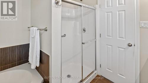 104 Passageway Private, Ottawa, ON - Indoor Photo Showing Bathroom