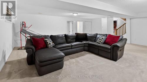 104 Passageway Private, Ottawa, ON - Indoor Photo Showing Living Room