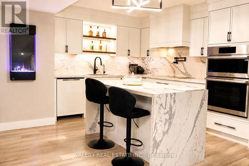 Kitchen - 33 Chilton Drive, Hamilton, ON - Indoor Photo Showing Kitchen With Upgraded Kitchen