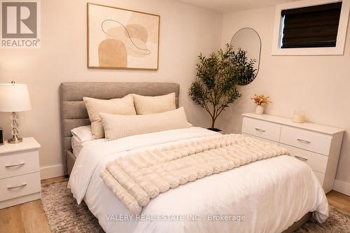 Basement bedroom - 33 Chilton Drive, Hamilton, ON - Indoor Photo Showing Bedroom