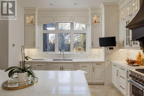 1165 Garden Road, Mississauga, ON - Indoor Photo Showing Kitchen With Upgraded Kitchen