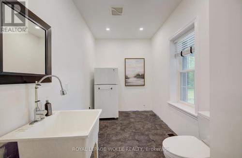 5106 Ament Line, Wellesley, ON - Indoor Photo Showing Bathroom