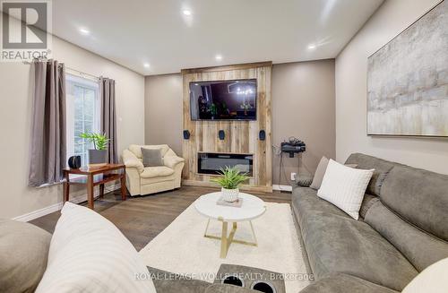 5106 Ament Line, Wellesley, ON - Indoor Photo Showing Living Room