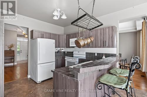 175 Allanford Avenue, Ottawa, ON - Indoor Photo Showing Kitchen