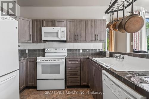 175 Allanford Avenue, Ottawa, ON - Indoor Photo Showing Kitchen