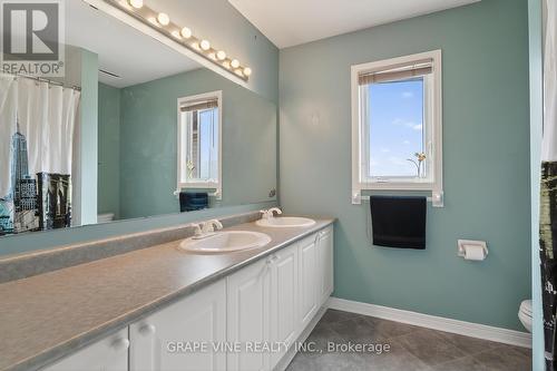 175 Allanford Avenue, Ottawa, ON - Indoor Photo Showing Bathroom