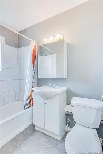 425 Douglas Ave, Saint John, NB - Indoor Photo Showing Bathroom