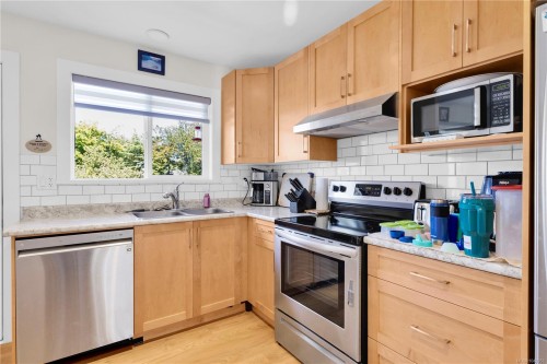 10040 Siddall Rd, Sidney, BC 