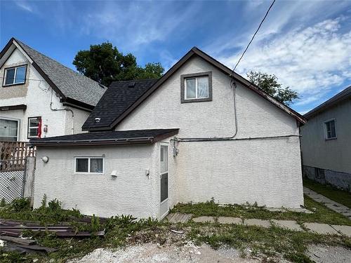 680 Simcoe St, Winnipeg, MB - Outdoor With Exterior