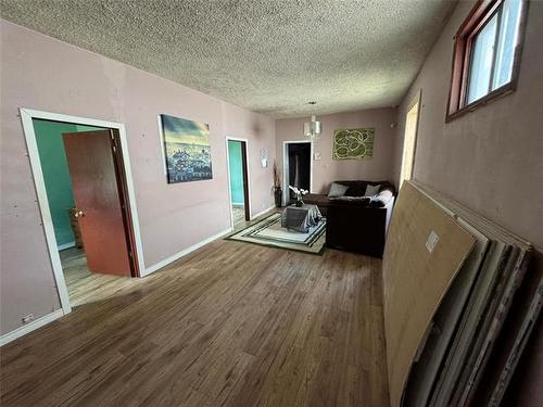 680 Simcoe St, Winnipeg, MB - Indoor Photo Showing Other Room