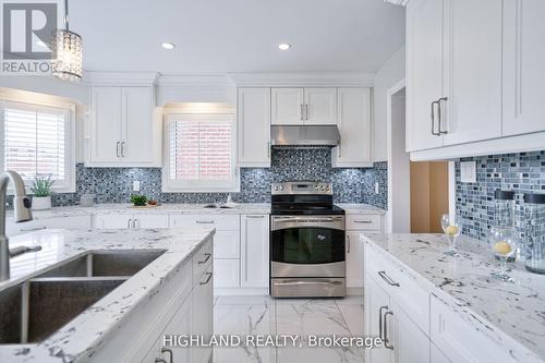 3591 Copernicus Drive, Mississauga, ON - Indoor Photo Showing Kitchen With Double Sink With Upgraded Kitchen