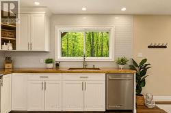 Gourmet Kitchen - 