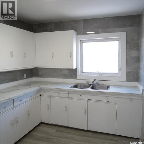 350 Osler Street, Regina, SK - Indoor Photo Showing Kitchen With Double Sink
