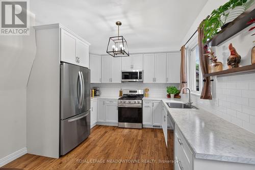 11 Stirton Avenue, Brantford, ON - Indoor Photo Showing Kitchen With Stainless Steel Kitchen With Upgraded Kitchen