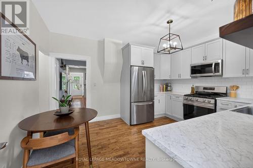 11 Stirton Avenue, Brantford, ON - Indoor Photo Showing Kitchen With Stainless Steel Kitchen With Upgraded Kitchen
